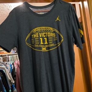 University of Michigan Vintage Style T-shirt